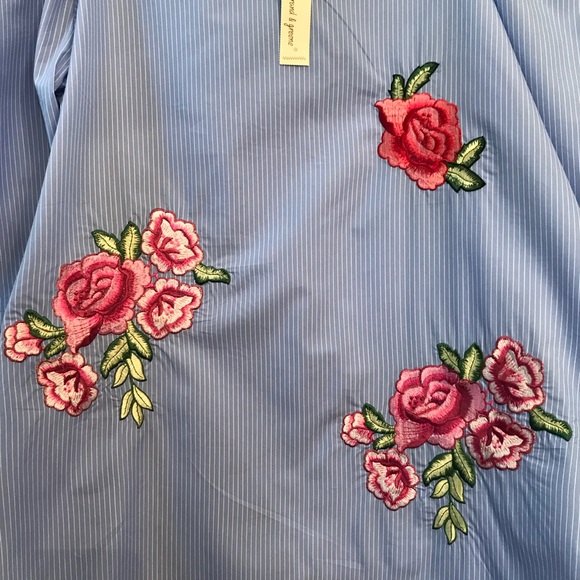 ✨ NWT Off-Shoulder Embroidered Floral Stripe Top - Picture 2 of 5